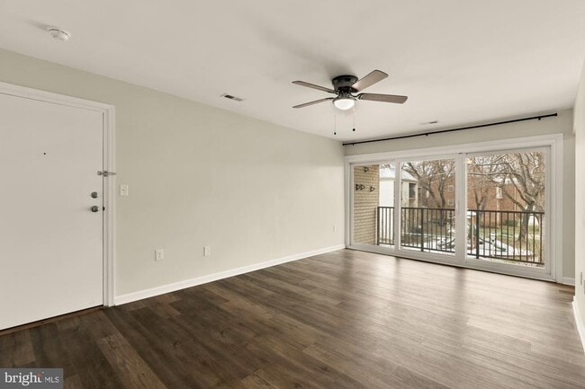 Photo - 882 College Pkwy Unidad 882-30