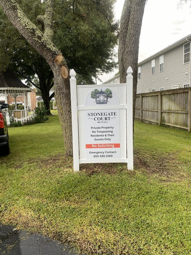 Photo - 824 Stonegate Ct