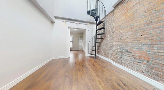 Photo - East 25th Street Unidad 52