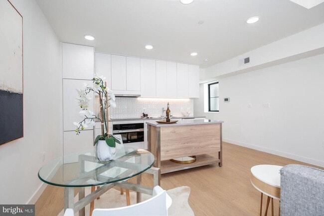 Photo - 304 Florida Ave NW