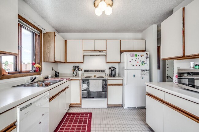 Photo - 900-902 SE 9th Avenue Apartment Unit 900