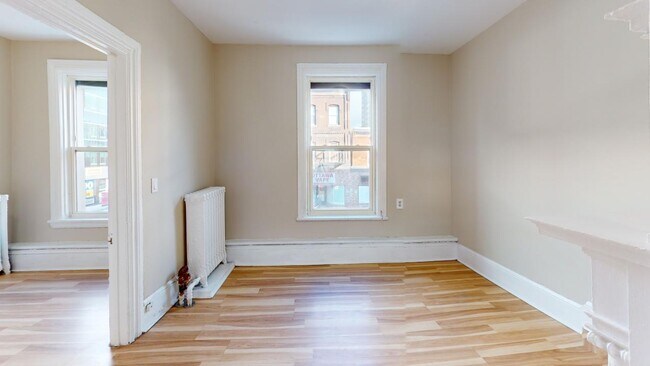 Photo - 212-1/2 Bank Street