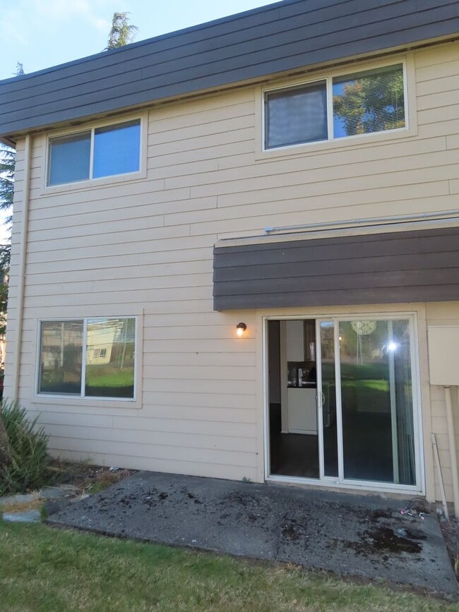 Photo - 3 Bed/ 1.5 Bath Townhouse Near Gateway Are...