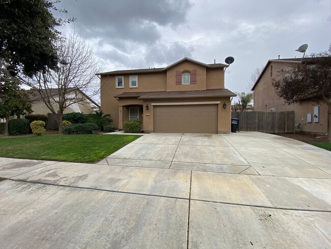 Building Photo - Spacious Two Story Home in SW Visalia comi...