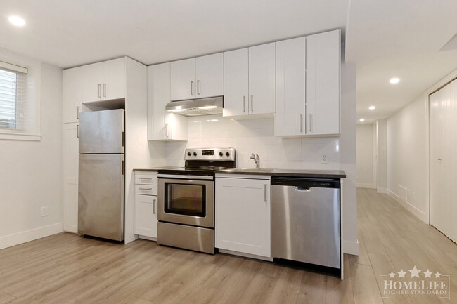 Photo - Bright 2 Bed 1 Bath Basement Suite for Rent in South Surrey Unit Basement