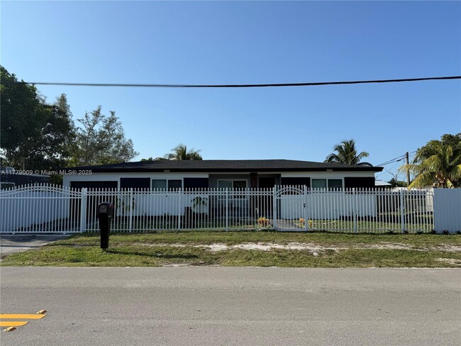 Photo - 1040 SW 30th Ave Casa
