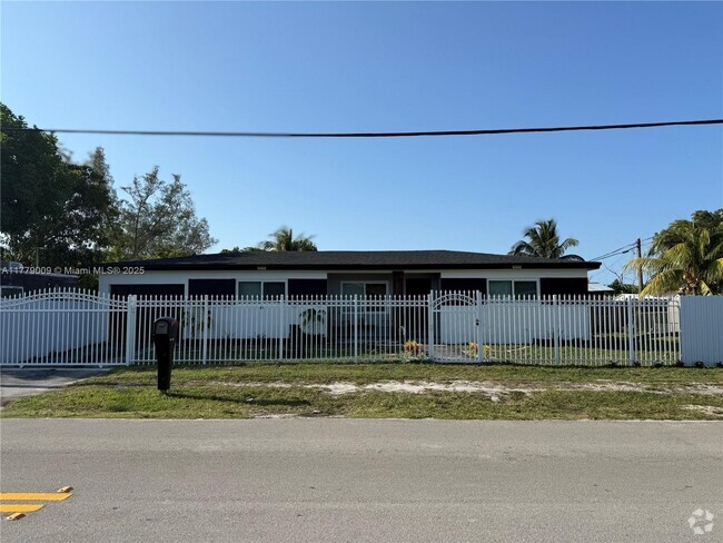 Building Photo - 1040 SW 30th Ave Rental
