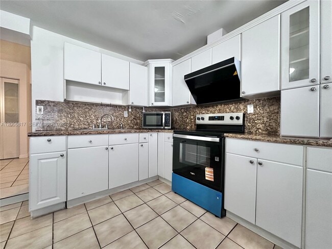 Building Photo - 12021 SW 191st St Unit 1