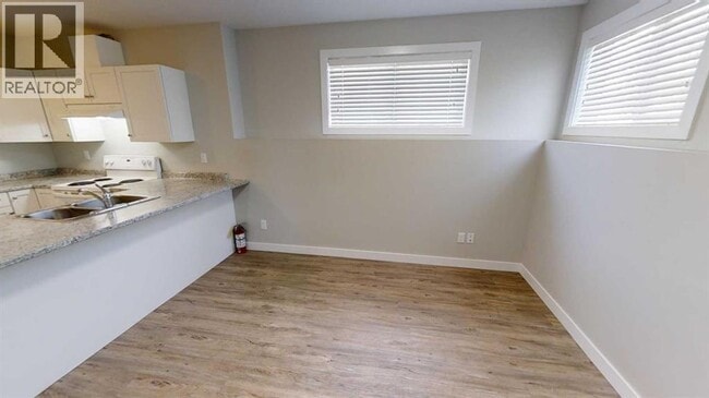 Photo - 9503-9112 112 Ave