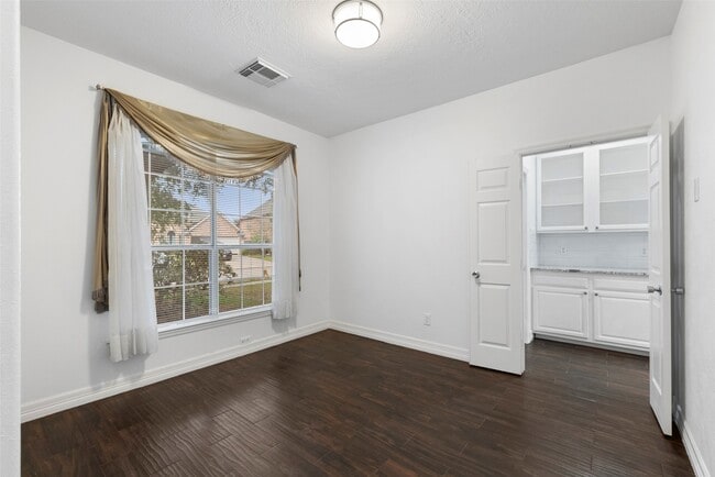 Building Photo - 9023 Eaglecove Dr