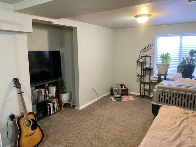 Photo - 653 N 7th St