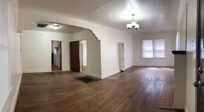 Photo - 1019 Pile St