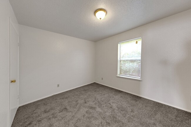 Photo - EMERALD EDGE APARTMENTS