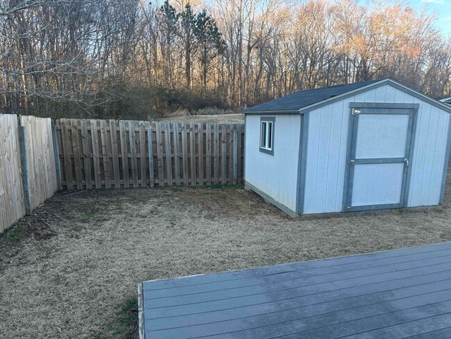 Photo - 1633 Summerwoods Cir