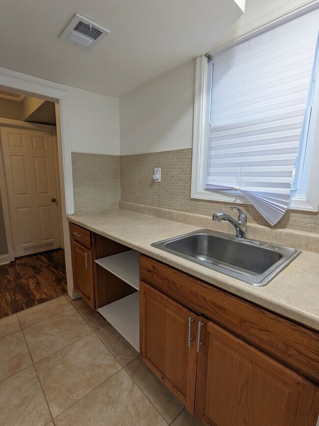 3BR/1BA Townhouse in Edgemoor Gardens For Rent in Wilmington, DE