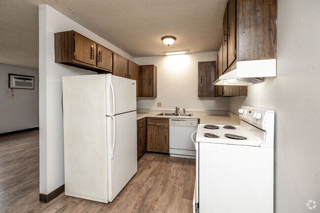 2BR, 1BA - 825SF - Kitchen