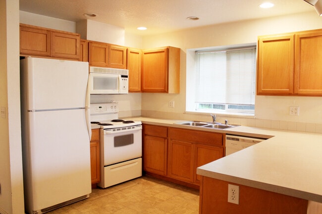 Photo - 1050 NE B St