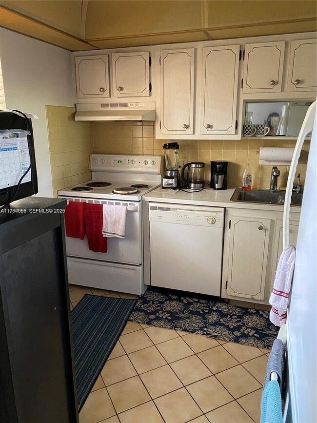 Photo - 1035 Country Club Dr Unit 104