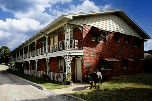 East Manor Apartments - East Manor Apartments