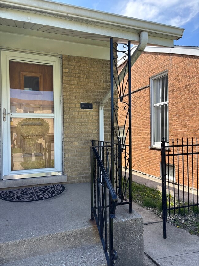 Building Photo - 6736 N Kimball Ave