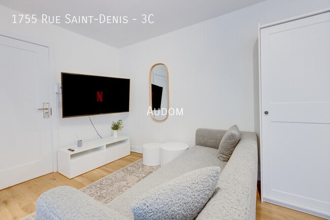 Building Photo - 1755 R. Saint-Denis Unit 3C