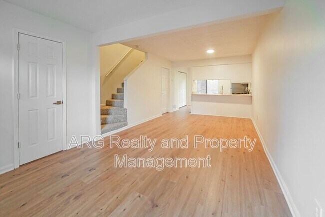 Photo - 7042 Oakhill Cir