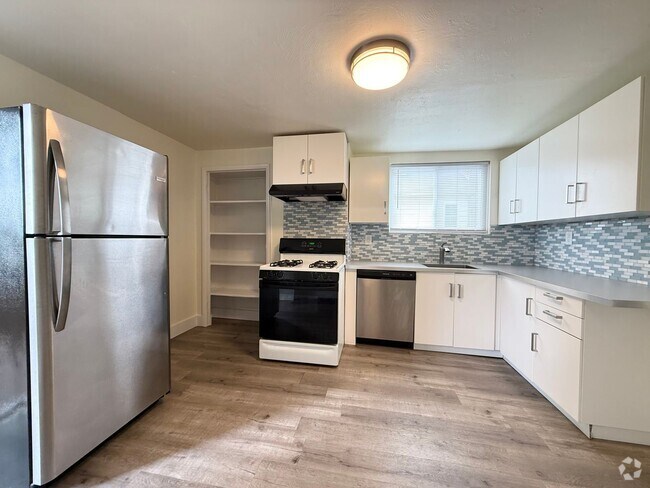 Building Photo - Updated 2BR Apartment with office now show... Unit Floor 2