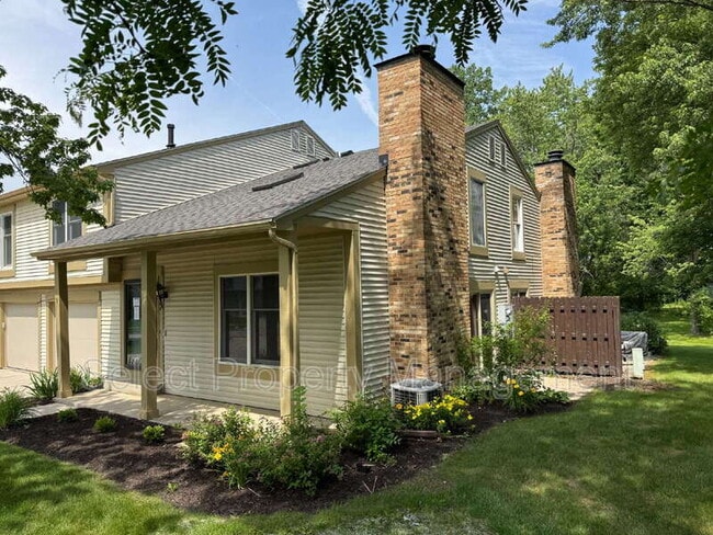Building Photo - 4904 Pinebrook Dr