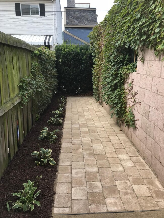 Back Yard - 4937 Hatfield St