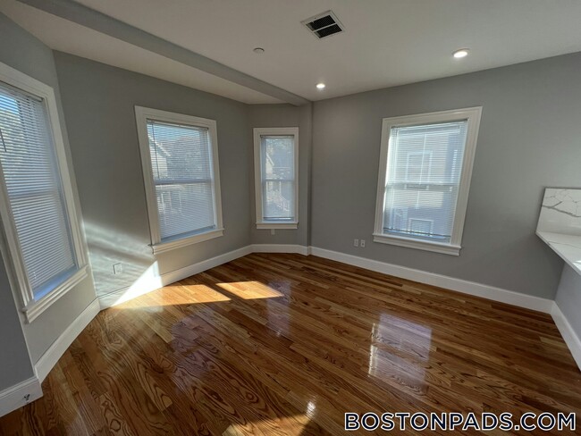 Photo - 29 Alpine St Unit 2