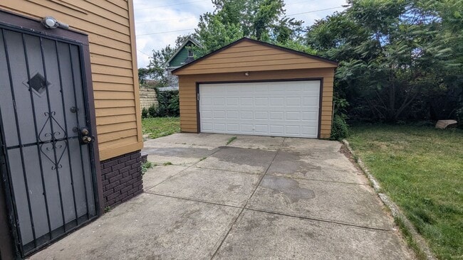 12521-12523 Locke Ave
