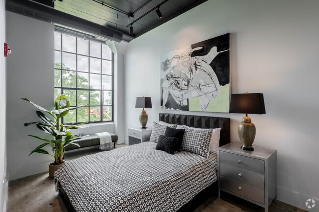 1BR, 1BA - 748SF - Bedroom