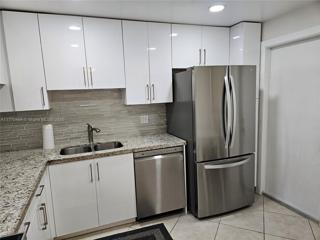 Building Photo - 330 SE 2nd St Unit 504G Rental