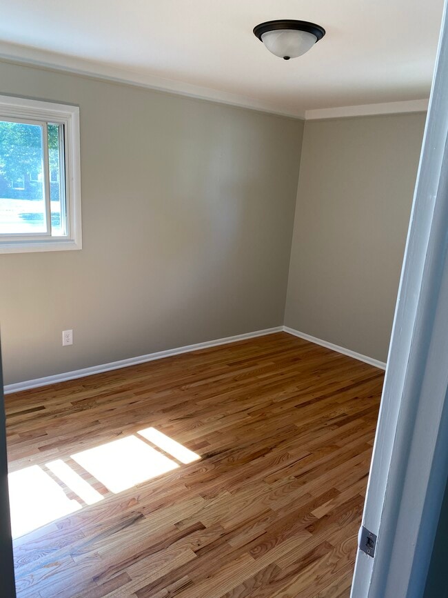 Photo - 422 Theodore Dr