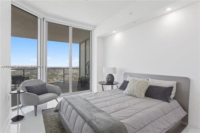 Photo - 851 NE 1st Ave Unidad 851 NE 1st Ave 4106