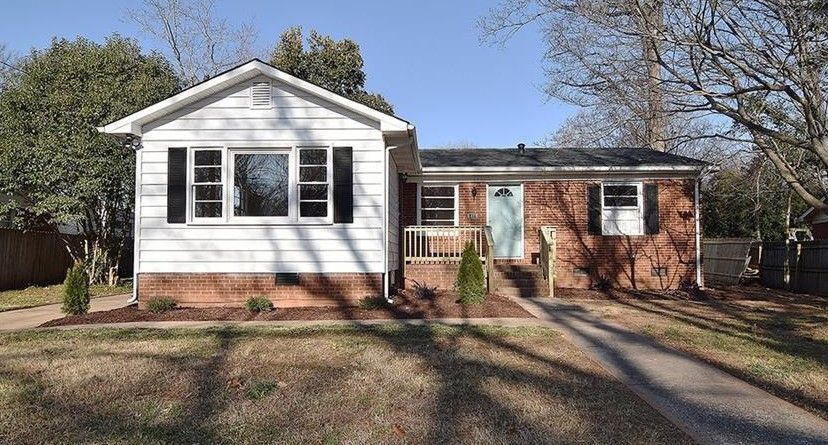 Photo - 1437 Springwood Ln House