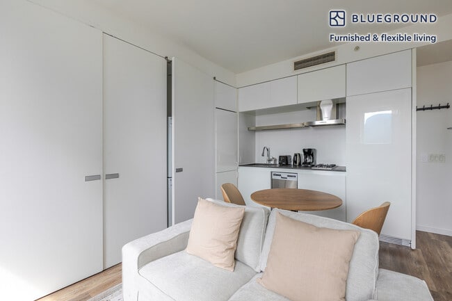 Photo - 70 W 45th St Unit FL38-ID2027