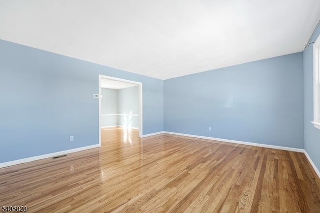 Photo - 686 Gates Terrace