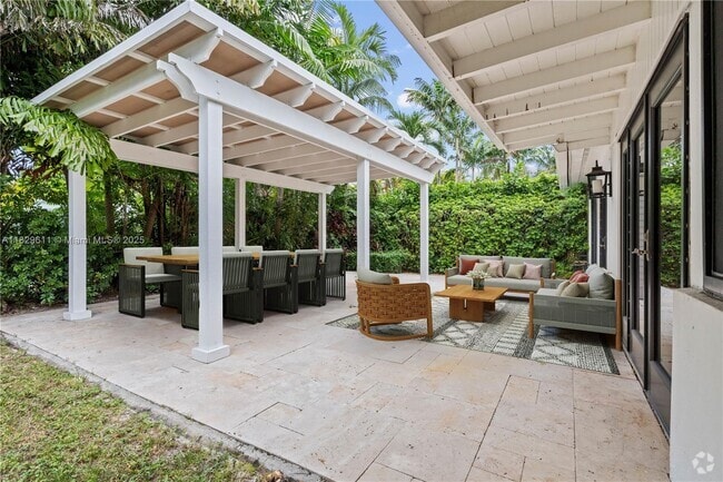 Building Photo - 8100 SW 62nd Ct Rental