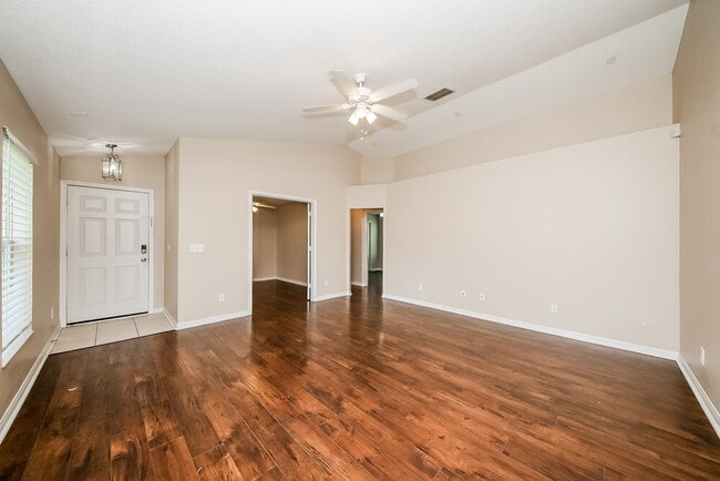 15215 Searobbin Dr