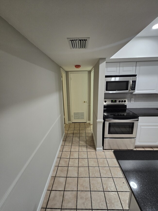 Hallway - 4271 Kent Ave