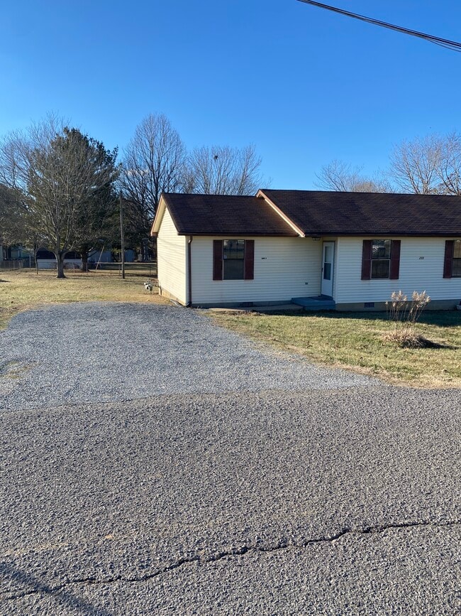Building Photo - 1205 Redden Ln Unit A