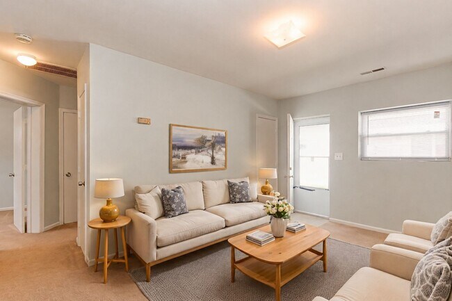 Photo - 1443 W 40th St Unidad 1443 W 40th Street #B