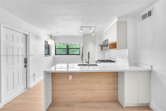 Building Photo - 3265 Virginia St Unit 8