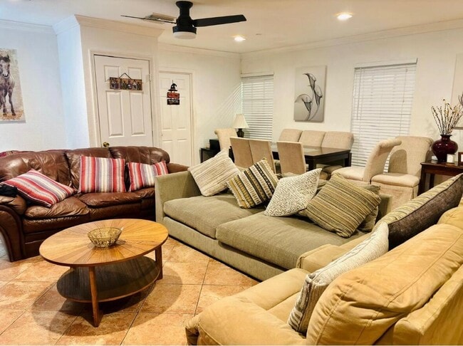 Photo - 272 NE 42nd St