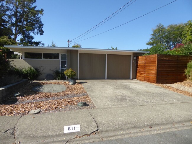 THREE BEDROOM / TWO BATH EICHLER HOME IN G... - THREE BEDROOM / TWO BATH EICHLER HOME IN G...