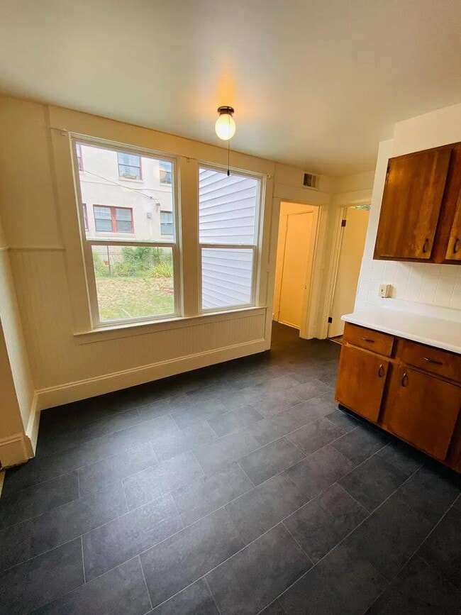 Photo - 830 SE Belmont St