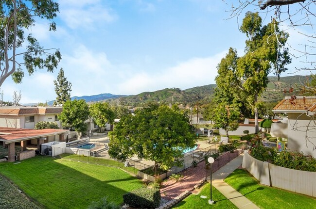 Vista desde el condominio - 4545 Ramona Ave Condominio Unidad La Verne