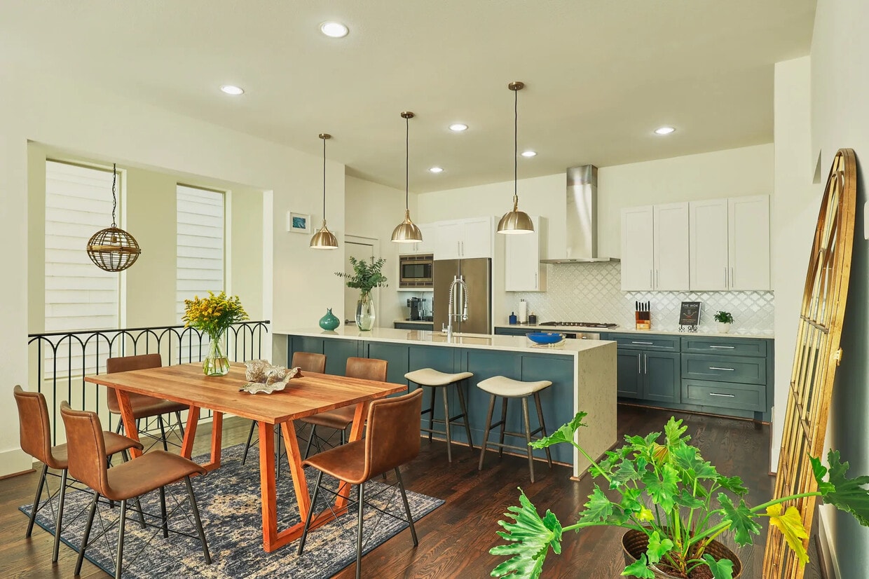 2nd Floor Livingroom/Kitchen - 1912 Maryland St (Houston, TX)