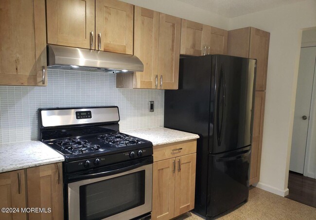 Photo - 180 Tulip Ln